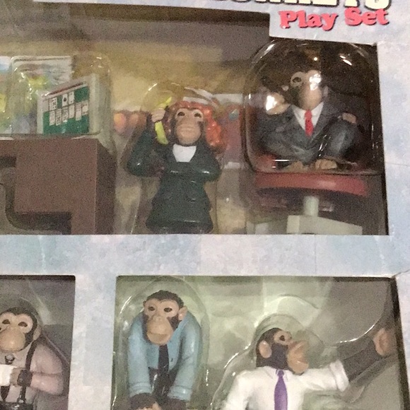 Office monkeys lot51 - Picture 2 of 5